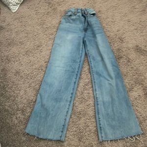 Women jean (flowers on pocket back look)